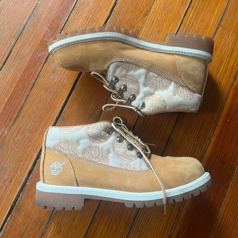 Y2K 2000s Timberland Chukka Mid Top Boots size 6 w